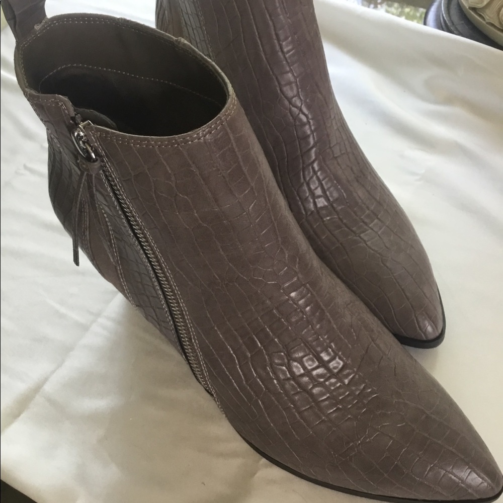 Bella Vita Taupe Croc-Embossed Ankle Booties 11N